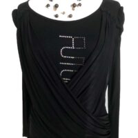 Sort bluse med stene som pynt Str. ca. 40